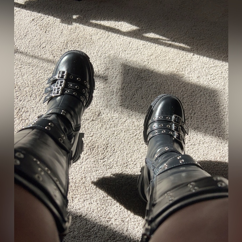 Black boots worn once